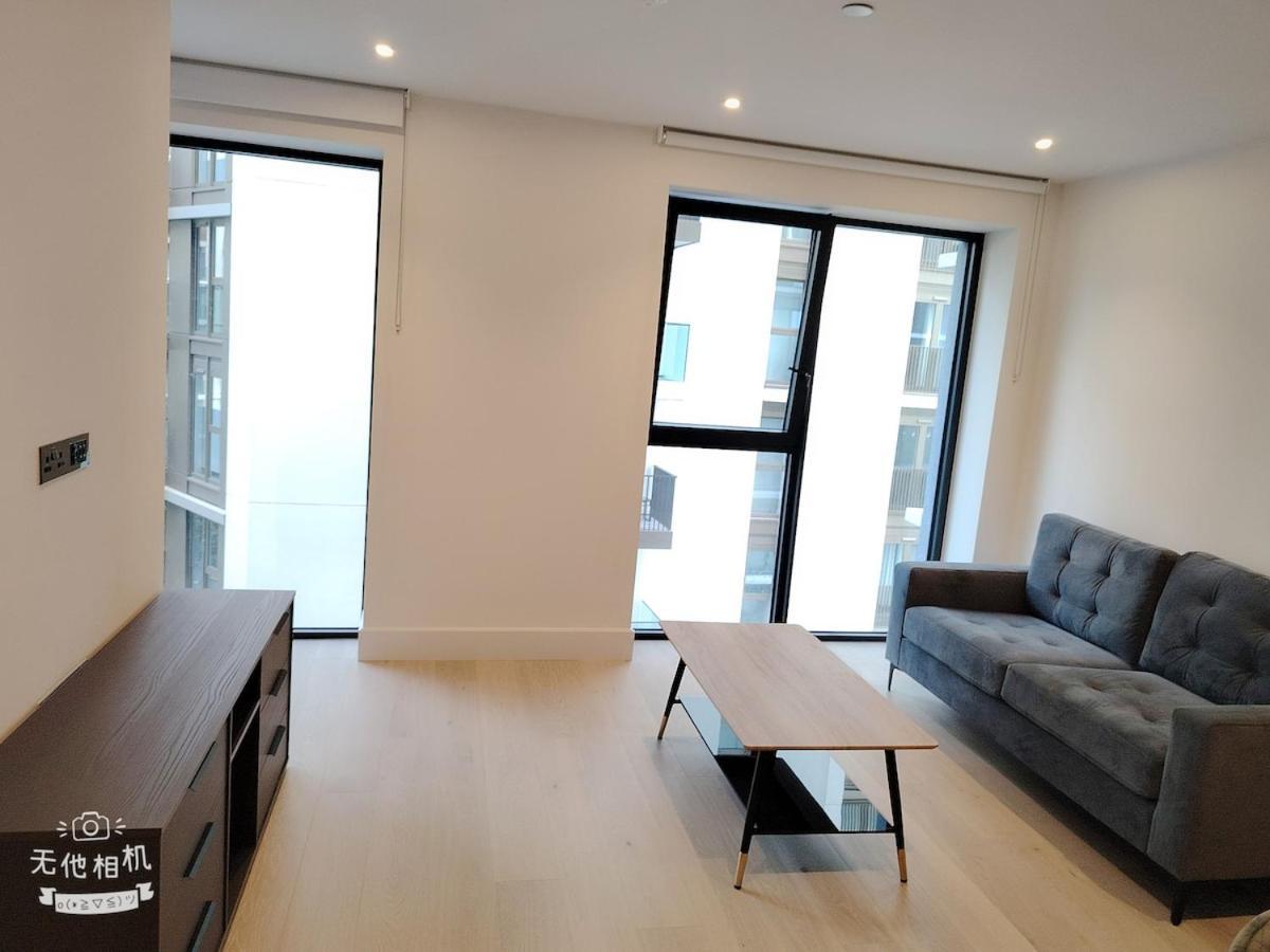 Spacious 1 Bedroom Flat By Westfield Centre * London