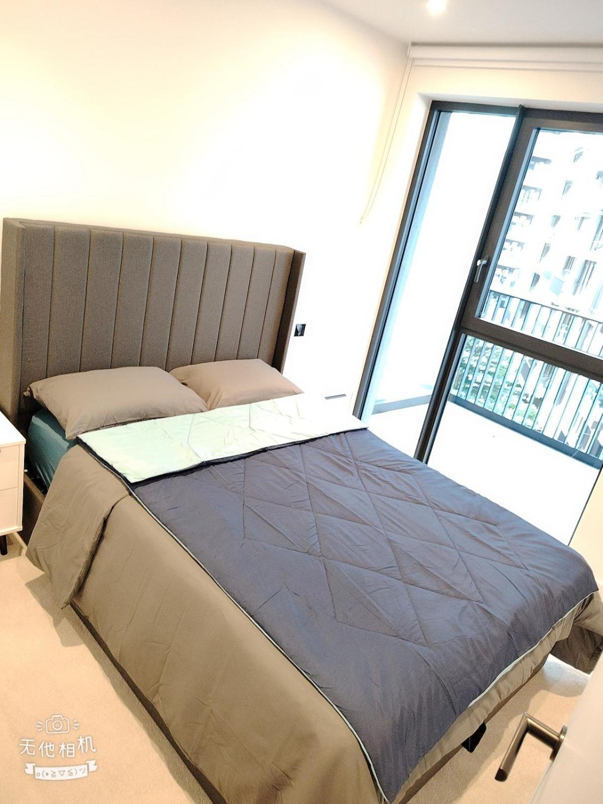 Spacious 1 Bedroom Flat By Westfield Centre Apartment London